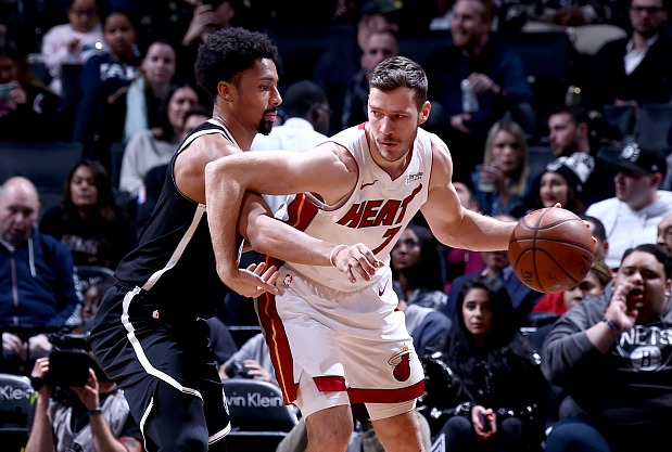 希腊男篮横扫火箭，加里纳利统治全场