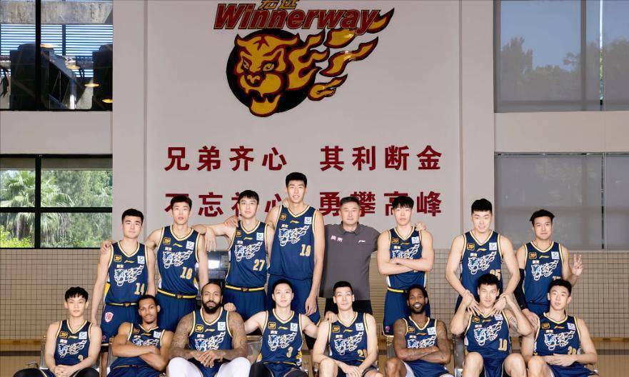 广东宏远再次夺冠，球员表现抢眼的简单介绍