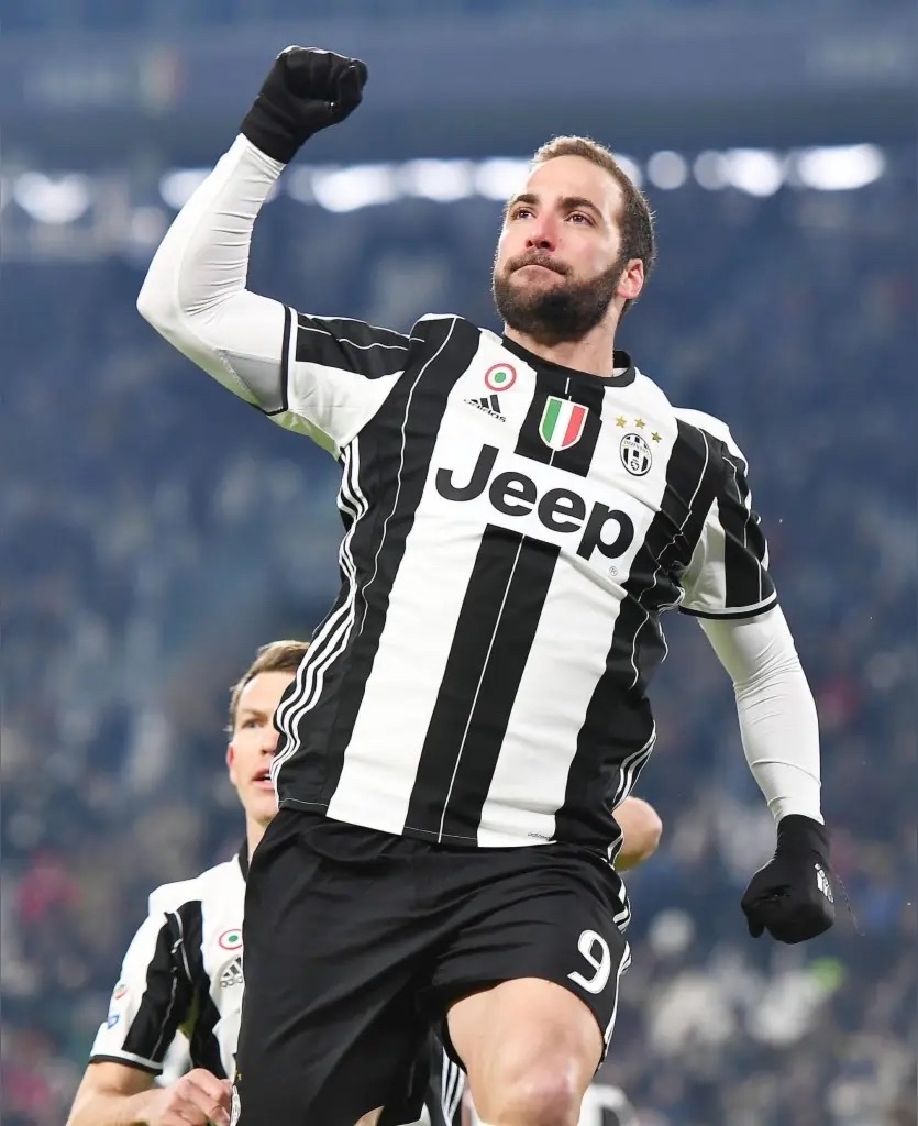 包含尤文图斯主场胜出，稳固领先优势的词条