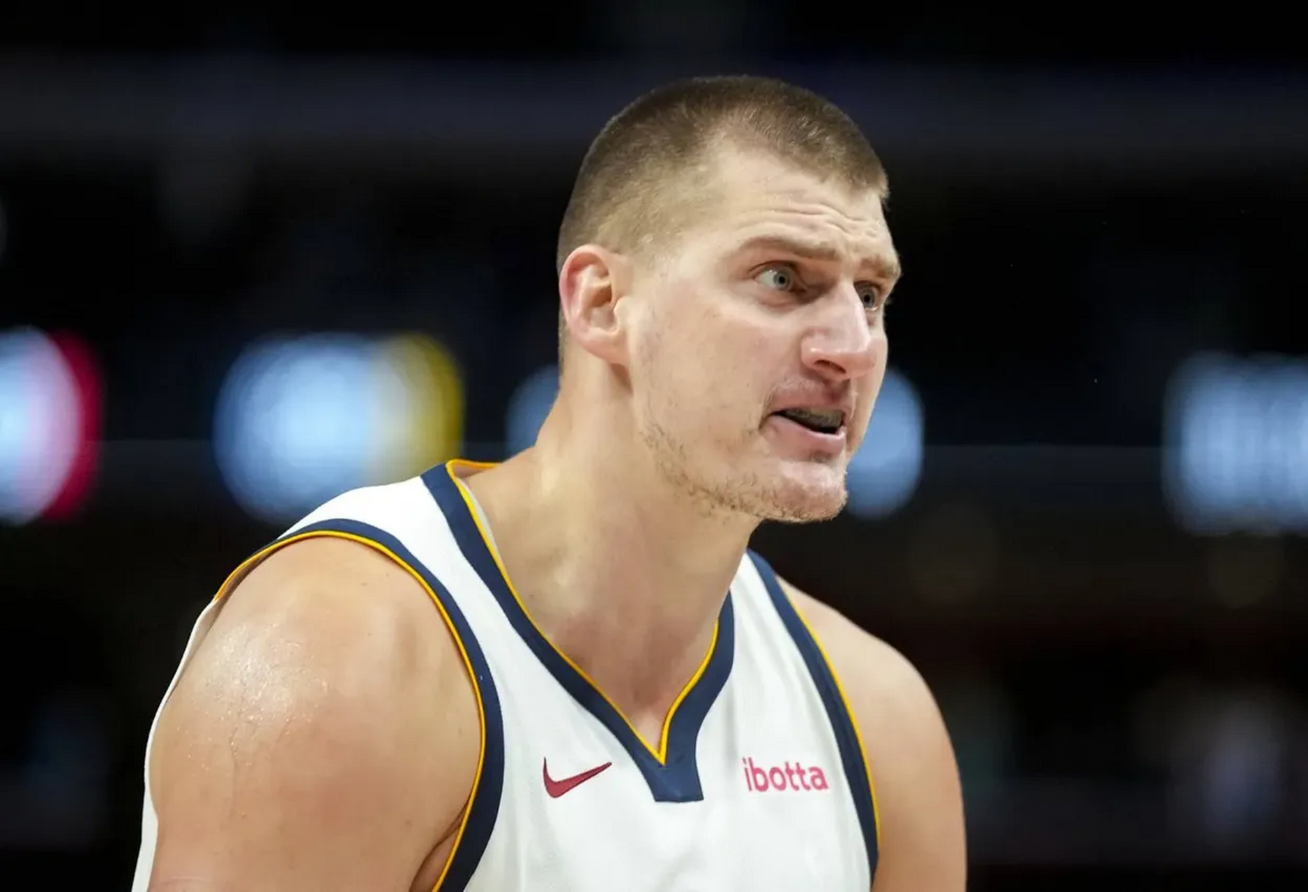 国王主场力克掘金，阿隆佐-特里尔领先全队得分