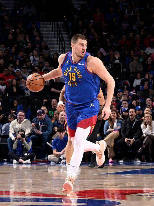 关于掘金再败太阳，约基奇临危不惧全队努力的信息