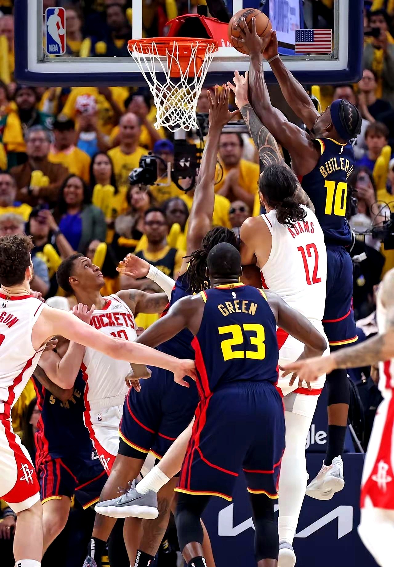 开云官方app入口-火爆赛季，球场上的精彩对决令人震撼的简单介绍