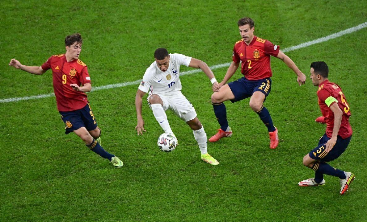 开云APP-关于欧国联冠军赛将上演巅峰之战，球队拼尽全力的信息