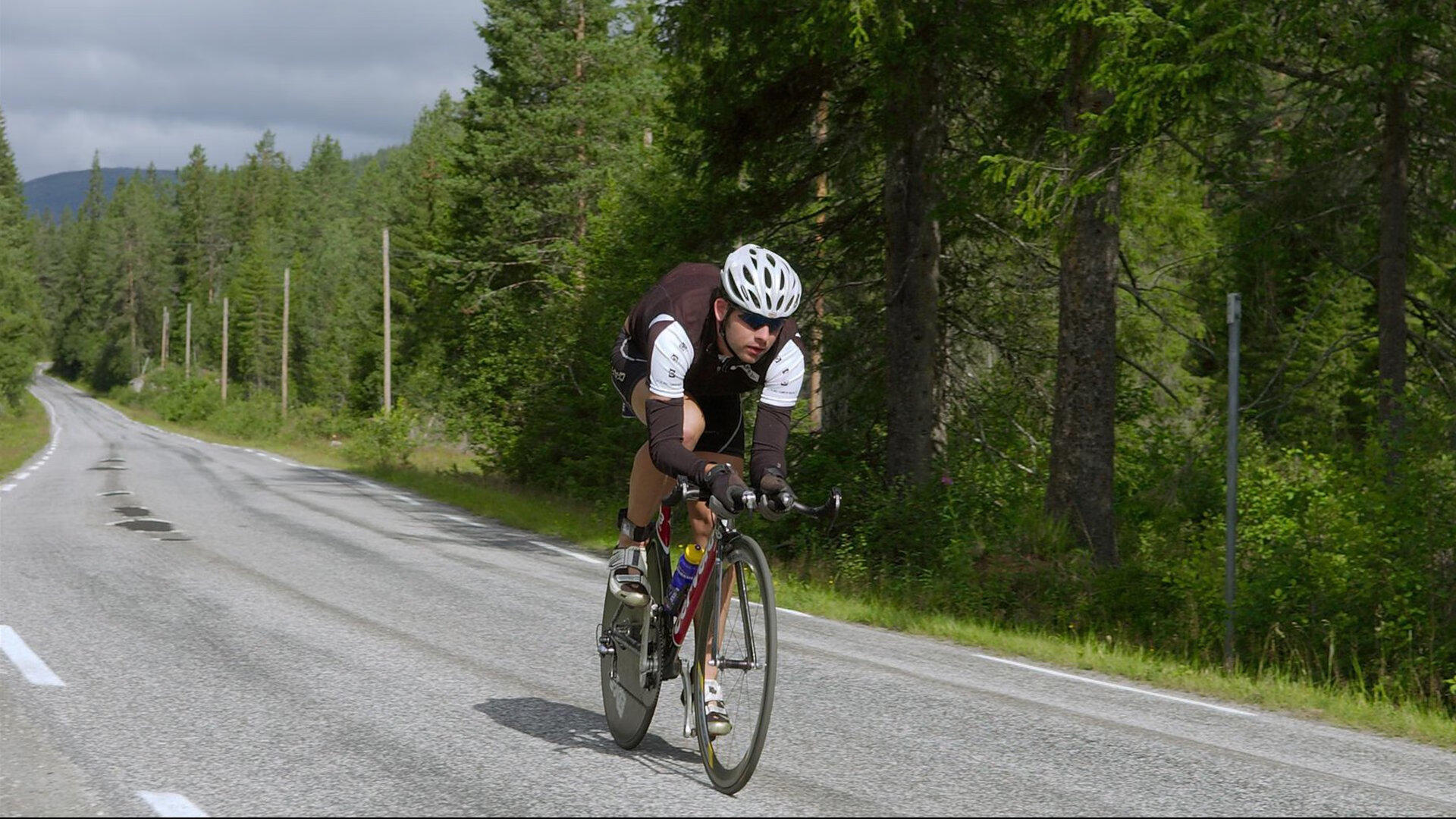 逆袭与激情,红牛二队翻盘阿斯顿马丁,汉密尔顿点燃赛场